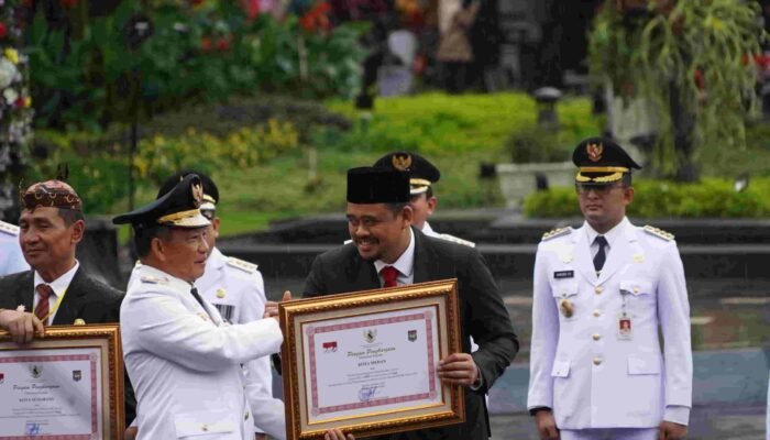 Atas Kinerja Tinggi dan Inovatif, Wali Kota Medan Bobby Nasution Raih Satyalancana Karya Bhakti Praja Nugraha