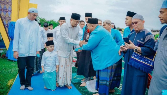 Maknai Saling Memaafkan, Wali Kota Medan Bobby Nasution Bersama Ribuan Warga Melaksanakan Salat Idul Fitri 1445 H