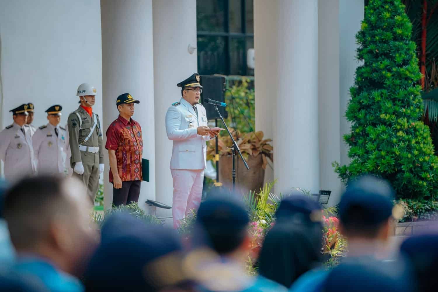 Wakil Wali Kota Medan H Aulia Rachman saat memimpin Upacara Peringatan Hari Otonomi Daerah (Otda) XXVIII di halaman Kantor Wali Kota Medan, Kamis (25/4/2024). (kedannews.com/ist).