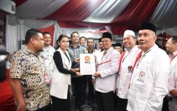 Malam Hari, KPU Terima Pendaftaran Paslon H. Hidayatullah dan H. Yasir Ridho dari PKS untuk Pilkada Kota Medan 2024