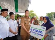 Apresiasi Telah Melayani dengan Tulus, Rico Waas Serahkan Dana Jasa Pelayanan kepada 13.673 Pelayan Masyarakat