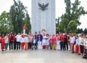 Hari Pahlawan Nasional Kapitan Pattimura, Rico Waas Kenakan Baju Khas Maluku dan Pimpin Upacara Ziarah Rombongan