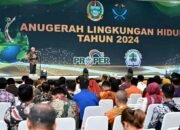 Wagub Sumut Surya Serahkan Penghargaan Lingkungan Hidup 2024
