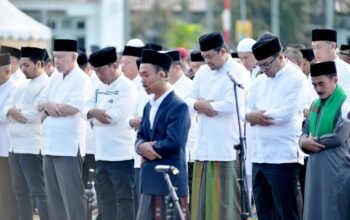 Gubernur Sumut Bobby Nasution dan Wagub Surya Salat Idul Adha 1446 Hijriah Bersama Ribuan Masyarakat Deli Serdang