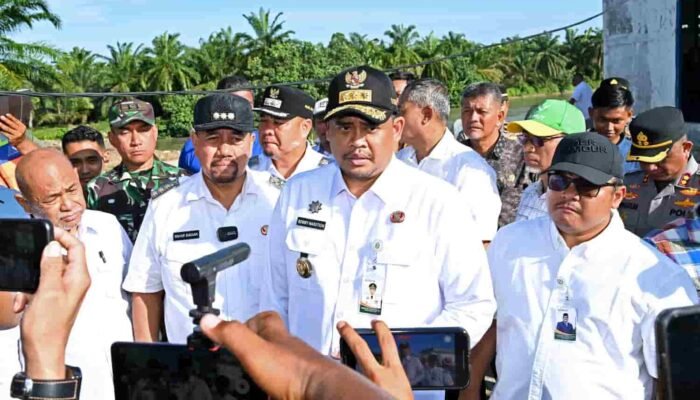 Bobby Nasution Tinjau Dua Tanggul di Batubara, Pastikan Normalisasi Tanggul yang Jebol Segera Dilakukan
