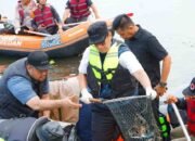 Berperahu Karet Pimpin Pembersihan, Rico Waas: Danau Siombak Indah, Namun Tercemar Sampah