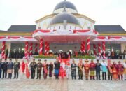 HUT ke-80 Kemerdekaan RI, Gubernur, Wagub, dan Sekdaprov Sumut Kompak Pakai Baju Adat