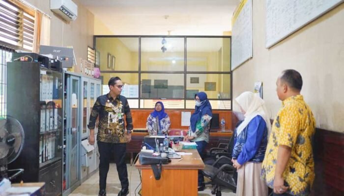 Sangat Jorok dan Tidak Terawat, Kantor Lurah Ladang Bambu yang Paling Parah Ditemui Rico Waas