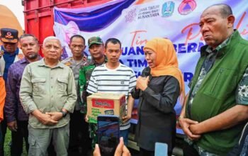 Wagub Sumut Surya Bersama Gubernur Jatim Khofifah Tinjau Korban Bencana di Langkat