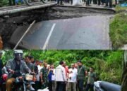 Gubernur Bobby Nasution Tinjau Korban Banjir di Langkat, Salurkan Bantuan dan Dengarkan Kebutuhan Masyarakat