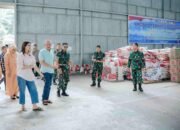 Bu Kahiyang Menyiapkan Bantuan, Pak Bobby Mendistribusikan