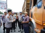 Langgar Pembatasan Libur Natal, Kapolrestabes Medan Hentikan Truk Tiga Sumbu di Simpang Haji Anif