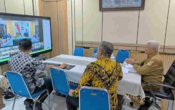 Wagub Surya Ikuti Rapat Percepatan Rehabilitasi dan Rekonstruksi Pascabencana Bersama Mendagri