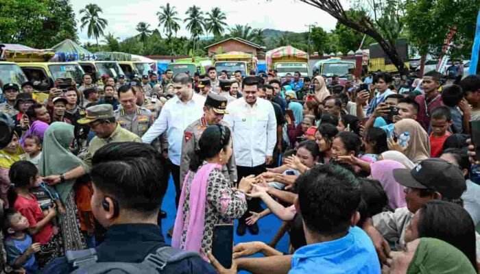 Gubernur Bobby Nasution Dampingi Kapolri dan Ketua Komisi IV Tinjau Korban Bencana dan Salurkan Bantuan