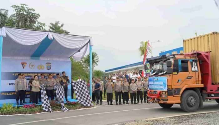 Gubernur Bobby Nasution Dampingi Kapolri Lepas Bantuan untuk Korban Bencana di Sumatera