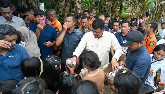 Gubernur Bobby Nasution Temui Langsung Warga Korban Banjir di Tapteng