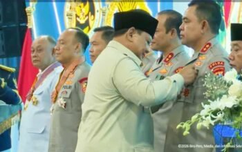 Presiden Prabowo Anugerahkan Satyalancana Wira Karya kepada Kapolda Sumut