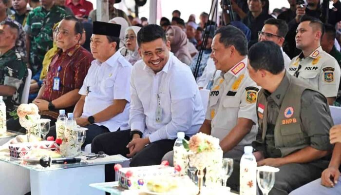 Gubernur Bobby Nasution Dampingi Mendagri Resmikan Huntara dan Penyerahan Bantuan Dana Tunggu Hunian di Tapsel
