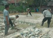 Tak Sekadar Menjaga, Brimob Turun Bangun Rumah Korban Banjir di Tapsel