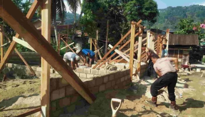 Gotong Royong Bangun Harapan, Brimob dan Warga Dirikan Hunian Tetap Korban Banjir di Tolang Julu