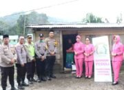 Kapolres Pakpak Bharat dan Ketua Bhayangkari Cabang Pakpak Bharat Berikan Bansos kepada Warga Masyarakat Kurang Mampu dan Panti Asuhan