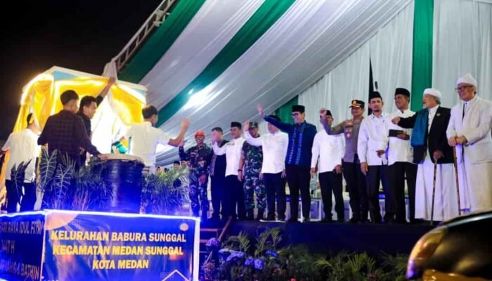 Takbir Menggema di Medan, Pawai Mobil Hias Disambut Antusias, Rico Waas Ajak Warga Sambut Hari Kemenangan Dengan Hati Yang Bersih