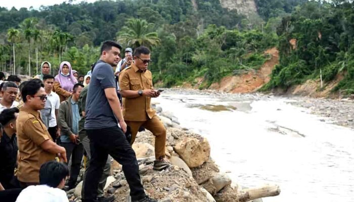 Percepat Rekonstruksi Pascabencana, Gubernur Bobby Nasution Tinjau Tanggul Sungai Badiri