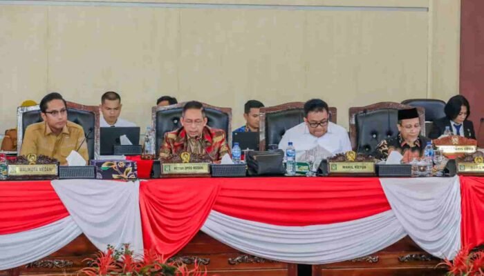 Rico Waas Hadiri Paripurna DPRD, Umumkan Pergantian Wakil Ketua dari PKS