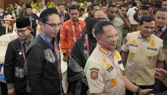 Solidaritas Lintas Provinsi: Rico Waas Serahkan Hibah Rp50 Miliar, Medan Terdepan Bantu Pemulihan Aceh Tamiang
