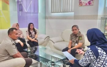 Percepat Pembayaran PBB, Kepala UPT V Bapenda Medan Sambangi Wajib Pajak Sampoerna Academy dan Komplek Citra Garden