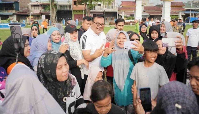 Jalan Kaki dari Rumah, Bupati dan Ketua TP PKK Hadir di Tengah Warga pada CFD Lubuk Pakam