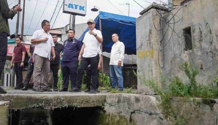 Rico Waas Tinjau Banjir di Medan Selayang, Siapkan Solusi Penanganan Drainase