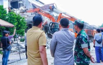 Rico Waas Kerahkan Alat Berat dan Tim Medis Tangani Ledakan di Perumahan Grand Polonia