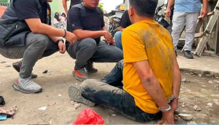 Polrestabes Medan Gerebek Sarang Narkoba di Bantaran Rel KA, Sejumlah Paket Sabu Hingga Beragam Senjata Disita