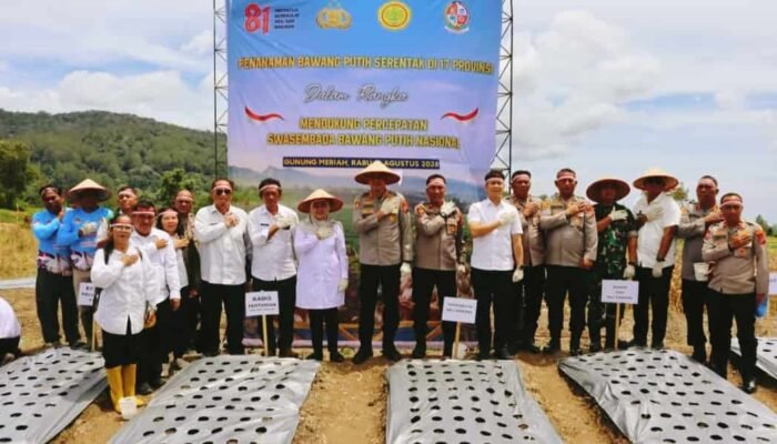 Polri Dukung Swasembada Pangan, Polresta Deli Serdang Turut Laksanakan Penanaman Bawang Putih Serentak Di 17 Provinsi