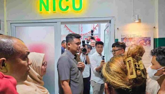 Gubernur Bobby Jenguk Siswi SMKN 1 Berastagi yang Dirawat Intensif, Minta Kasus MBG Tak Berulang