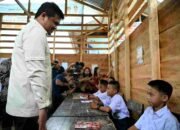 Dulu Belajar di Kelas Papan, Kini Gubernur Bobby Hadirkan Gedung Sekolah Permanen