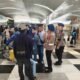 Polresta Deli Serdang Pantau Keamanan dan Berikan Pelayanan Kesehatan Kepada Penumpang Terdampak Pembatalan Penerbangan di Bandara Kualanamu