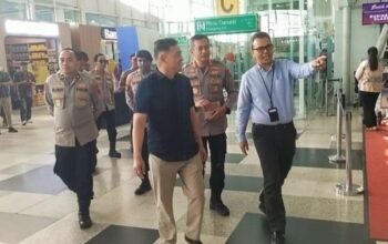 Kapolresta Deli Serdang Dampingi Wakapolda Sumut Tinjau Situasi Bandara Kualanamu Terkait Pembatalan Penerbangan