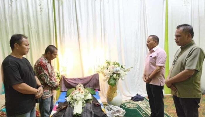 Maruli Siahaan Sampaikan Penghiburan Bagi Anggota PPSD Siahaan Saat Hadir Ditengah Keluarga Yang Berduka