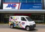 Sambut HUT ke-36, JNE Hadirkan Kolaborasi Eksklusif dengan Semangat Kreatif “Melesat Hebat”