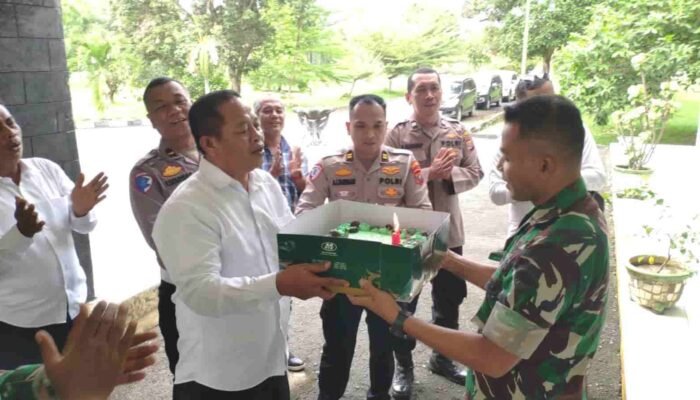 Perkuat Sinergitas TNI-Polri, Polresta Deli Serdang Beri Surprise HUT Ke-81 TNI