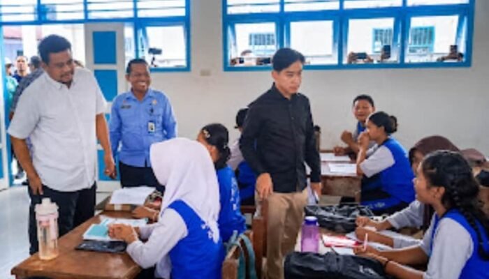 Gubernur Bobby Dampingi Wapres Gibran Tinjau Progres Rehabilitasi dan Rekonstruksi SMAN 1 Barus