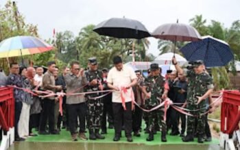 Resmikan Jembatan Bailey di Tapteng, Bobby Nasution Janji Beri Modal Usaha untuk Warga