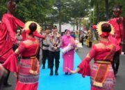 Resmi Pimpin Polda Sumut, Irjen Pol Sonny Irawan Disambut Ulos dan Tarian Tradisional