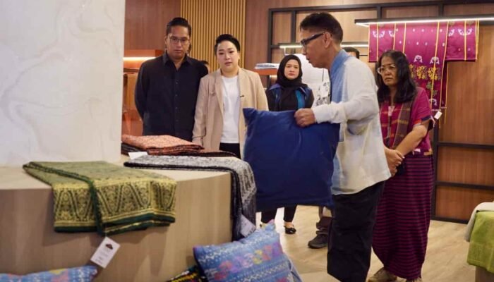 Rico Waas dan Airin Optimalkan Galeri Mustika Deli Dekranasda sebagai Ruang Promosi UMKM