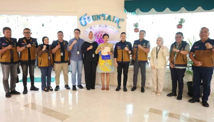 Kepala Bapenda Medan Tinjau Pendaftaran QRESTO Gerai Fountain di Lippo Plaza