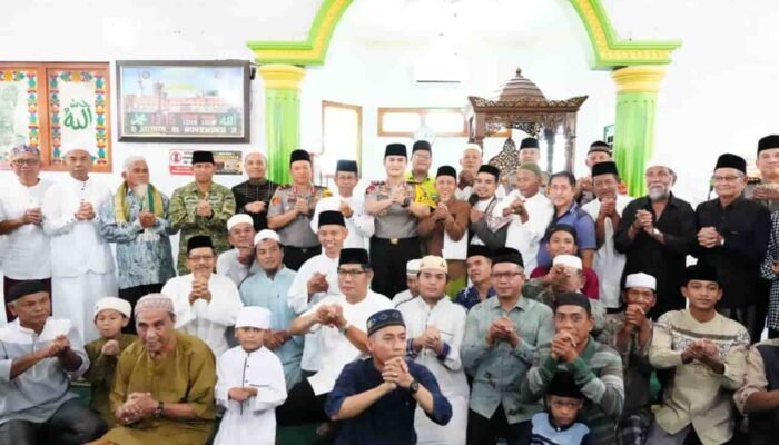 Kapolda Sumut Ajak Masyarakat Perkuat Persatuan dan Perangi Narkoba Saat Salat Jumat di Medan Denai